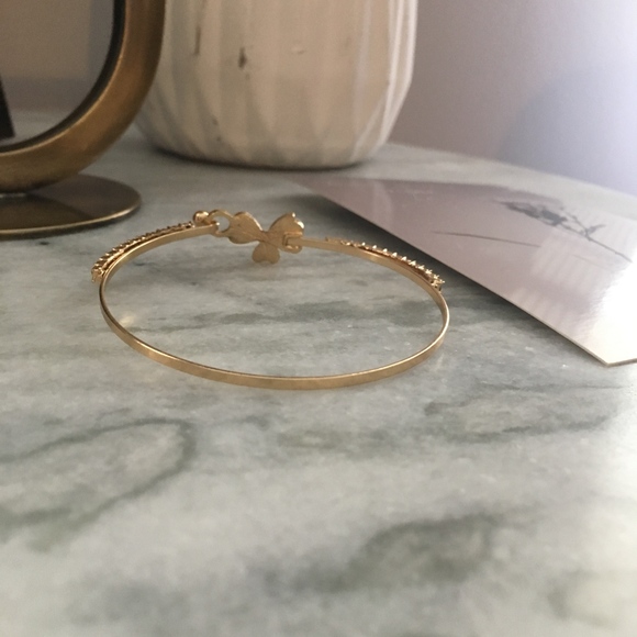 Lucky Clover Heart Cluster Gold Bangle Bracelet - Picture 6 of 8